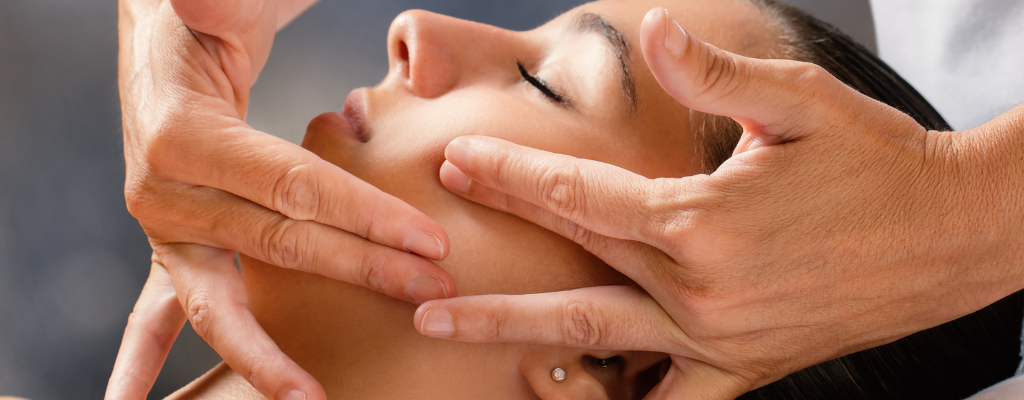 Limfodrenažinis veido masažas